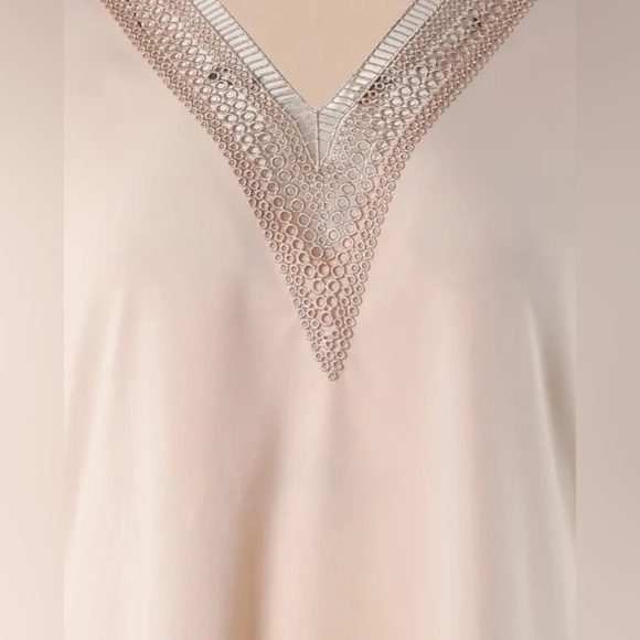 New crochet lace patch Vneck top - Picture 3 of 5